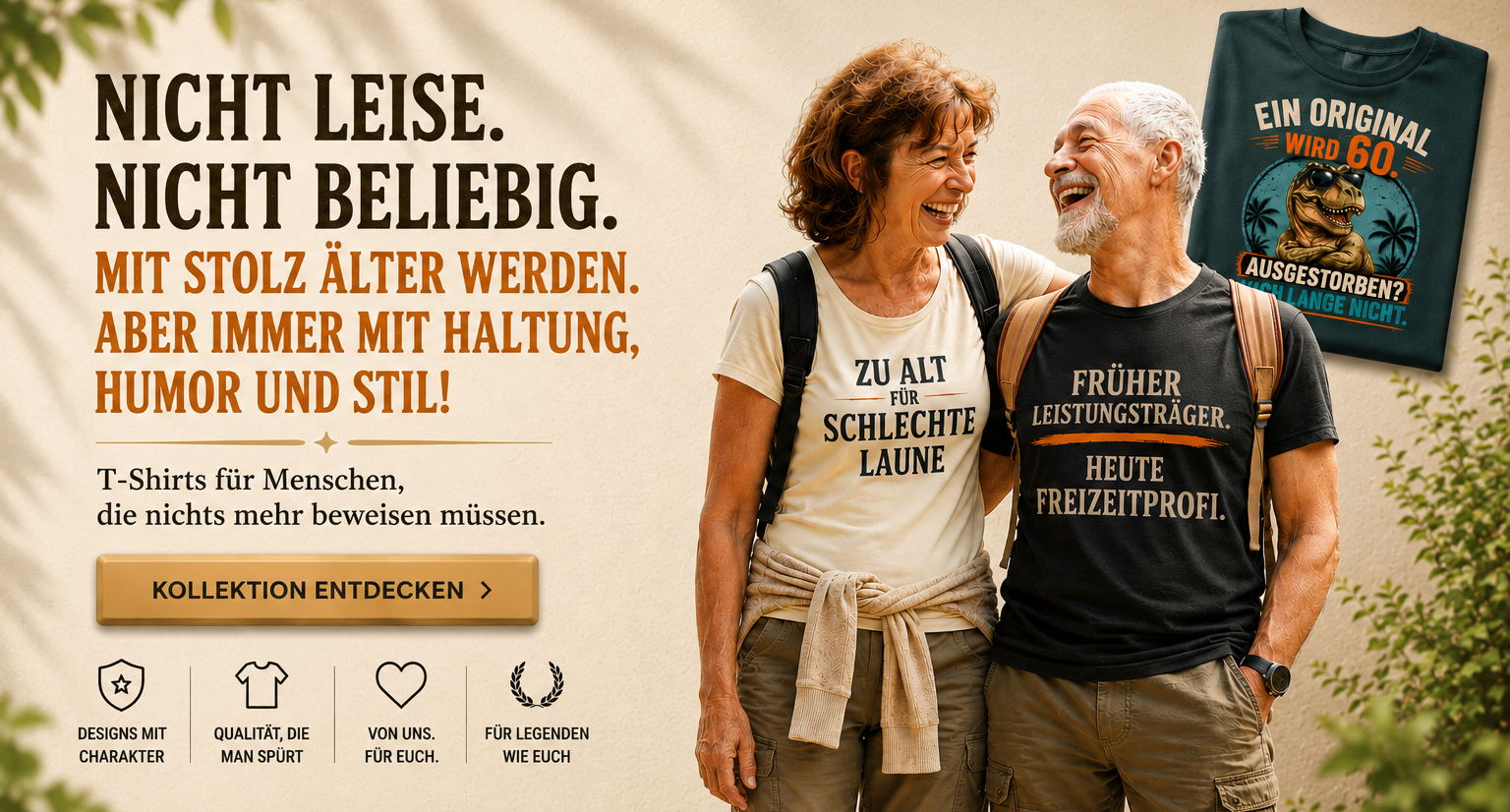 Zwei ältere Erwachsene lachen gemeinsam und tragen Oldie‑Deluxe T‑Shirts mit humorvollen Sprüchen; daneben weitere Designs und der Claim „Mit Stolz älter werden – T‑Shirts für Menschen, die nichts mehr beweisen müssen“.