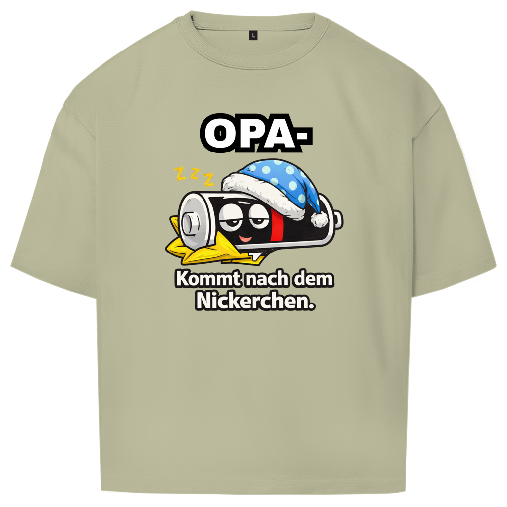 Oversize Herren T-Shirt mit Spruch "OPA – Kommt nach dem Nickerchen" und Akku-Motiv – für Männer ab 60 mit Humor