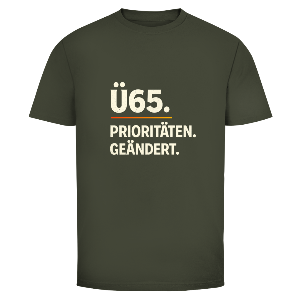 Herren T‑Shirt mit Spruch "Ü65. Prioritäten geändert." – humorvolles Statement für Männer 65+