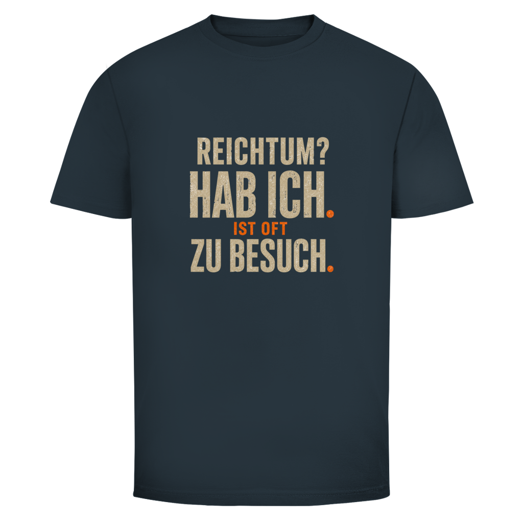 Oldie Deluxe Herren T‑Shirt "Reichtum? Hab ich. Ist oft zu Besuch" – humorvolles Statement für Männer 55plus