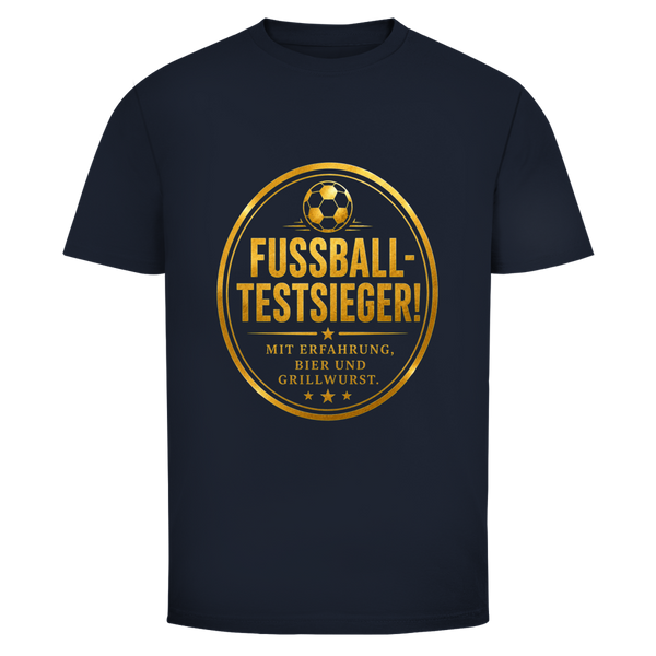 Oldie Deluxe Herren T‑Shirt "Fussball‑Testsieger – Mit Erfahrung, Bier und Grillwurst" – humorvolles Fußball‑Emblem für Männer