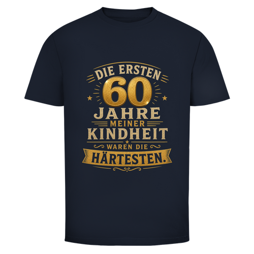 Oldie Deluxe Herren T‑Shirt "Die ersten 60 Jahre meiner Kindheit waren die härtesten" – humorvolles Vintage‑Statement für Männer 60plus